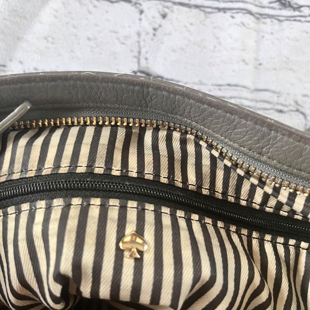 Kate Spade Sling Bag Crossbody Gray Leather Logo Zipper Adjustable Strap - Picture 5 of 6